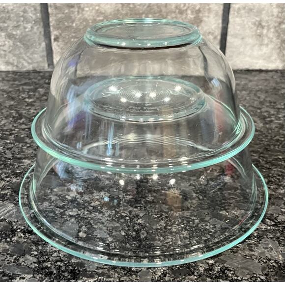 2 Vintage Pyrex Clear Glass Mixing Bowls #322 1 Qt & #323 1.5 Qt Blue Tint - Picture 1 of 8